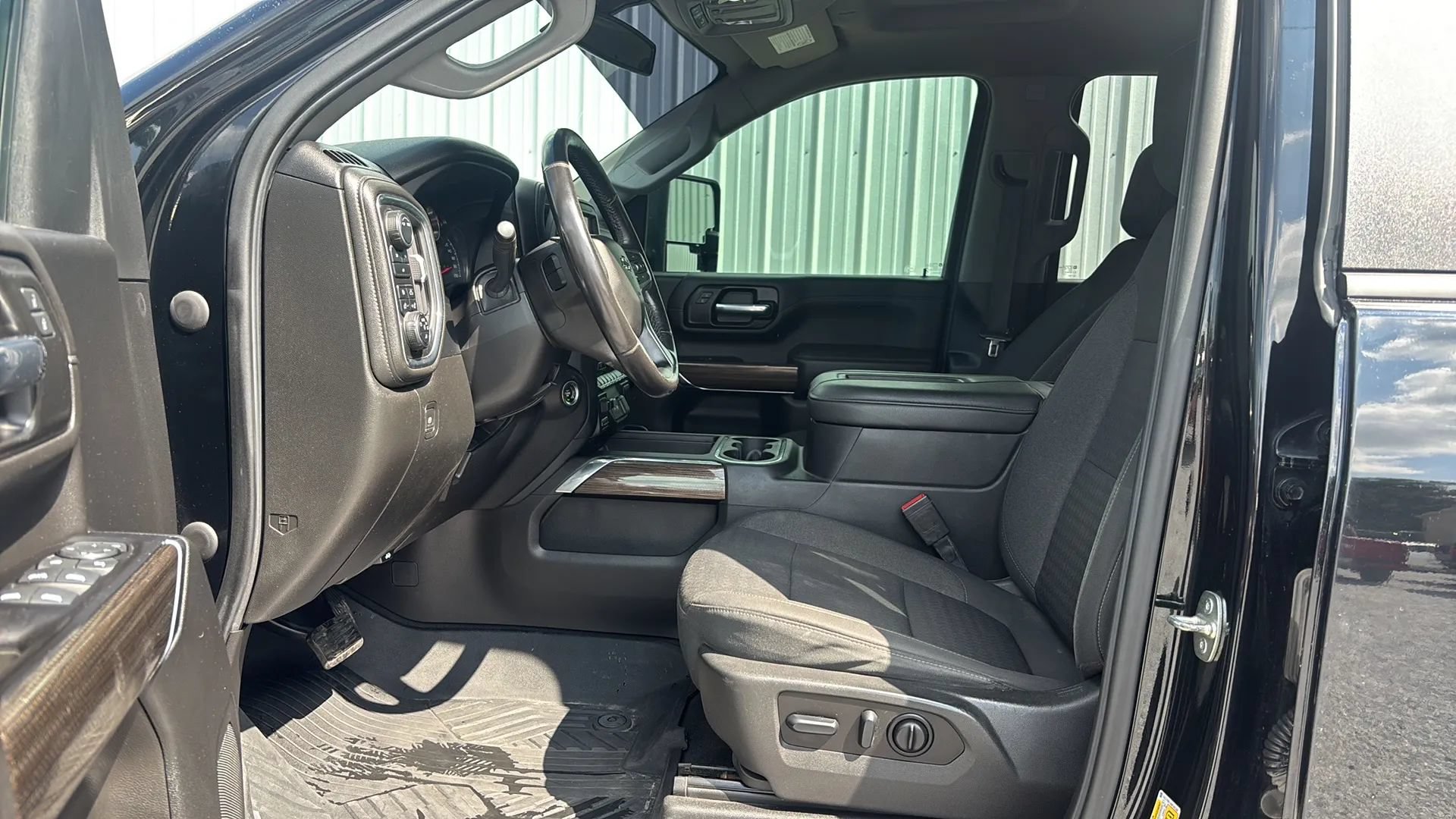 Used 2022 Chevrolet Silverado 2500 LT w/ Midnight Edition AWD/4WD image 21