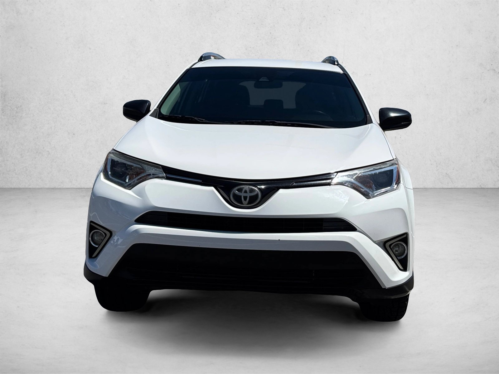 Used 2017 Toyota RAV4 LE FWD image 2