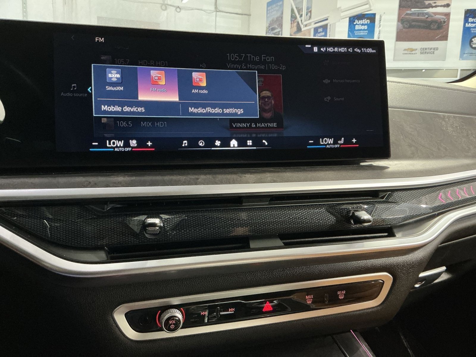 Used 2024 BMW X7 xDrive40i w/ Premium Package AWD/4WD image 19
