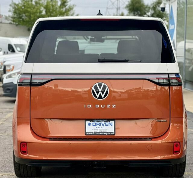 Used 2025 Volkswagen ID. Buzz Pro S Plus AWD/4WD image 4