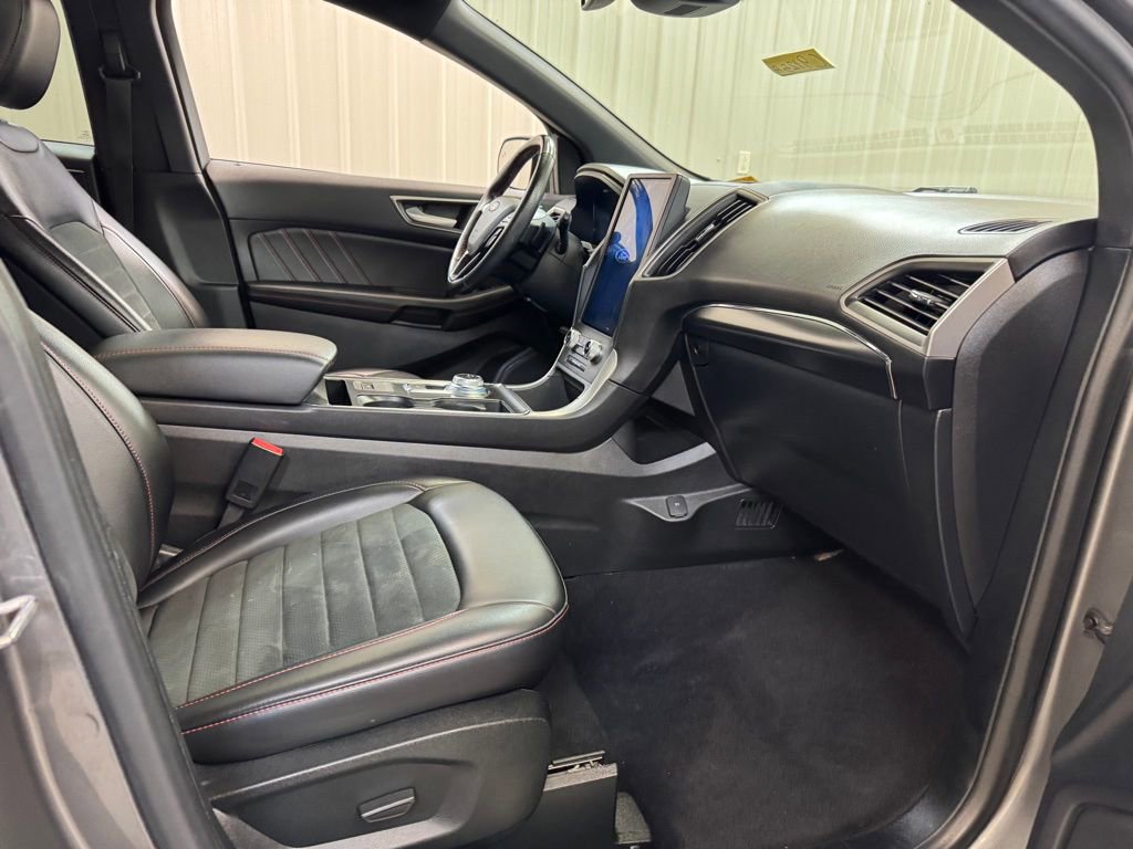 Used 2022 Ford Edge ST-Line w/ Class II Trailer Tow Package AWD/4WD image 28
