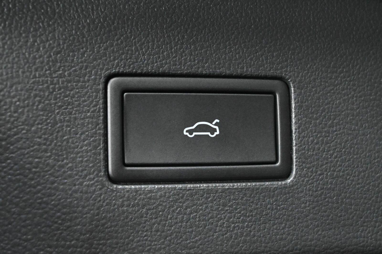 Certified 2025 Volkswagen Atlas SEL AWD/4WD image 10