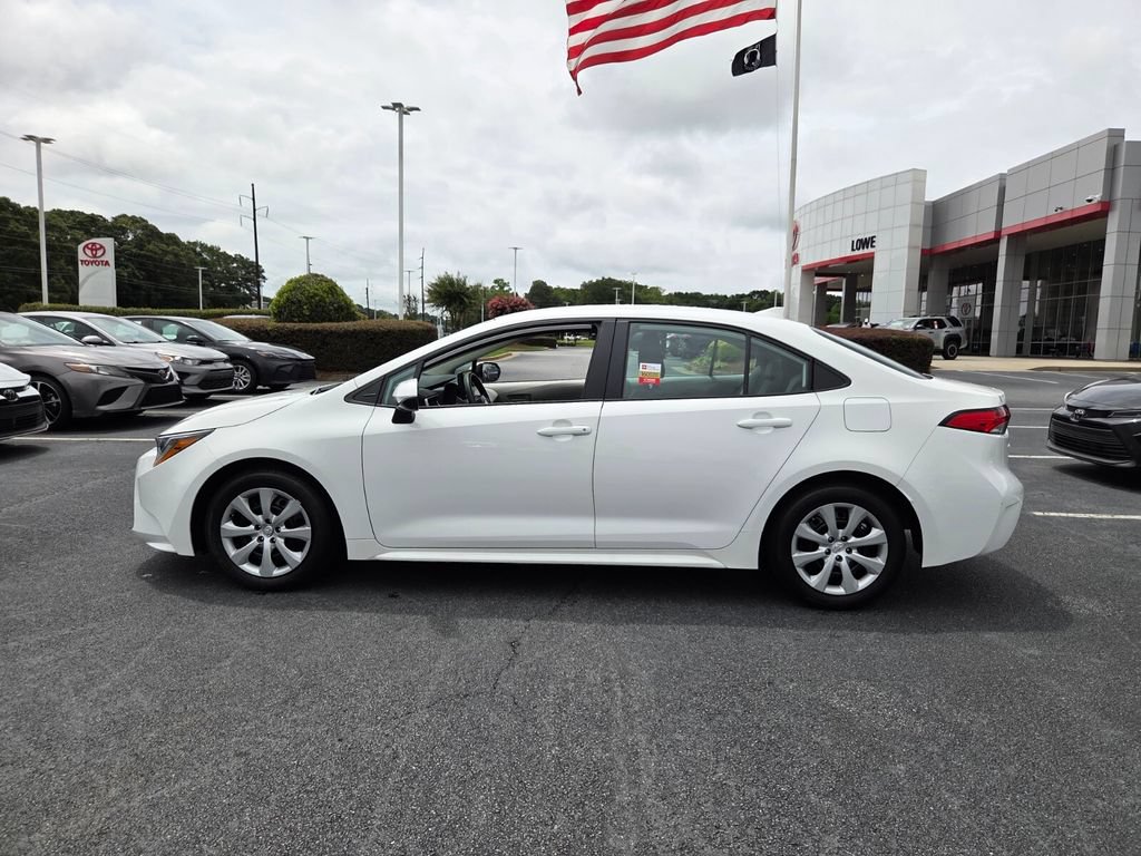 Certified 2025 Toyota Corolla LE FWD image 4