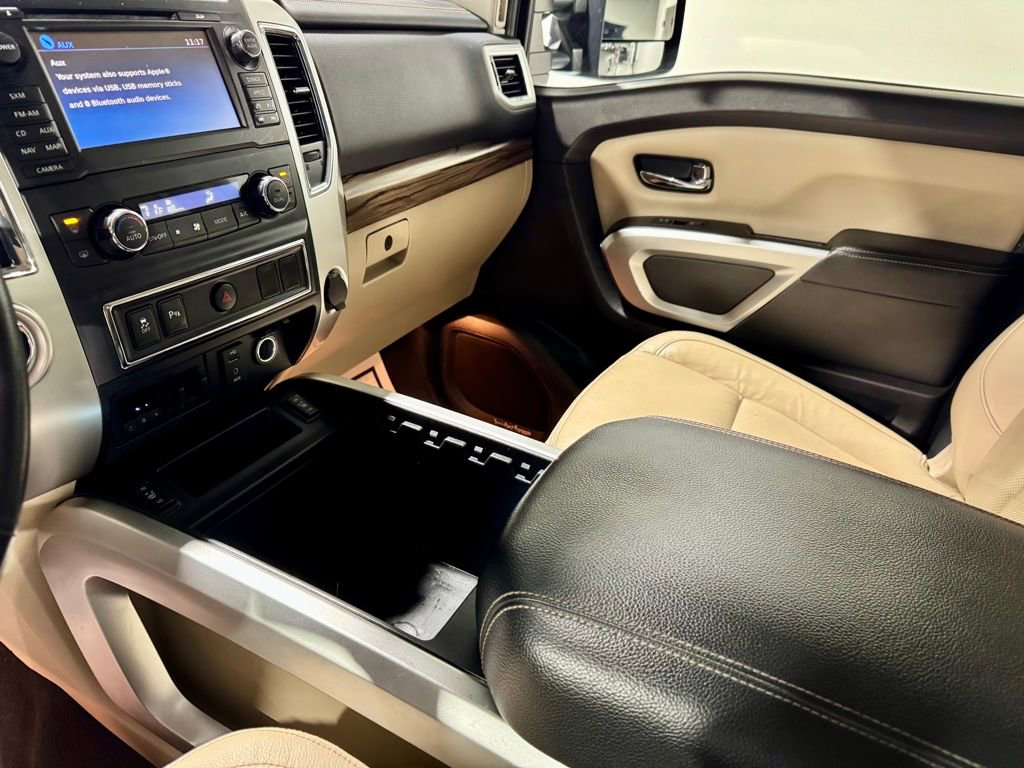 Used 2016 Nissan Titan SL image 19