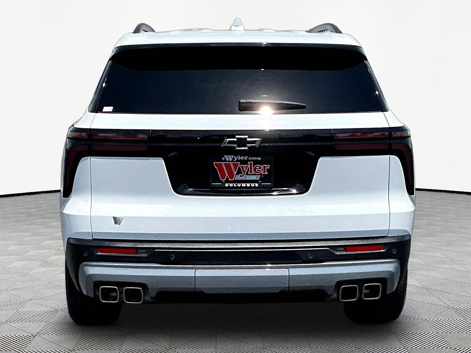 Used 2026 Chevrolet Traverse LT w/ LPO, Floor Liner Package FWD image 5