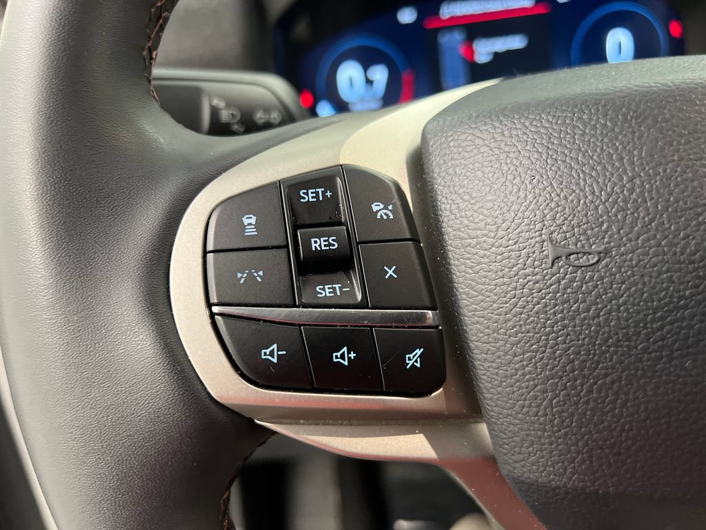 Used 2025 Ford Explorer Active RWD image 56