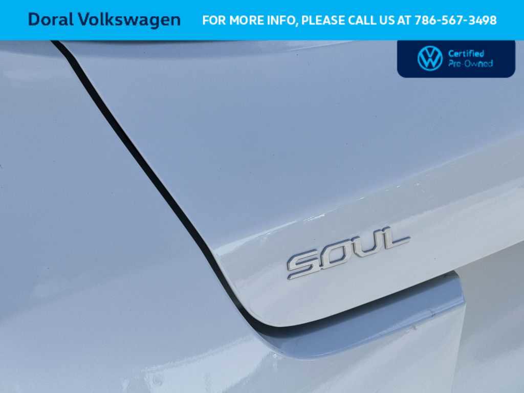 Used 2025 Kia Soul LX FWD image 10