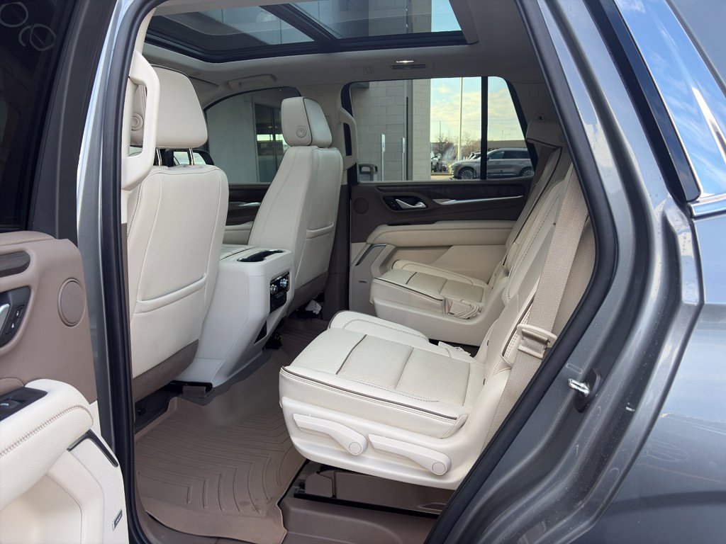 Used 2022 GMC Yukon Denali w/ Denali Premium Package image 14