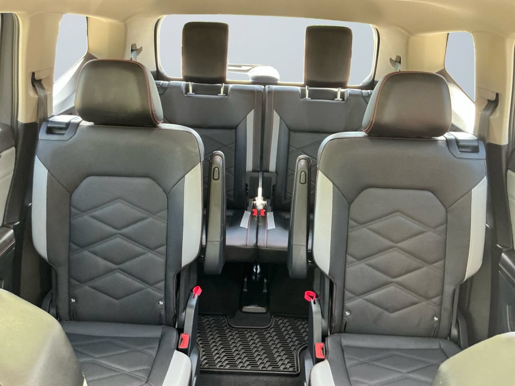 Used 2024 Volkswagen Atlas Peak Edition SEL AWD/4WD image 14