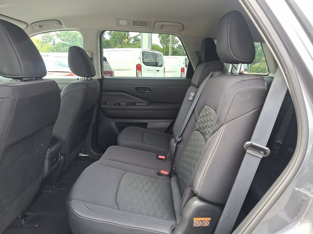 Used 2024 Nissan Pathfinder SV AWD/4WD image 10