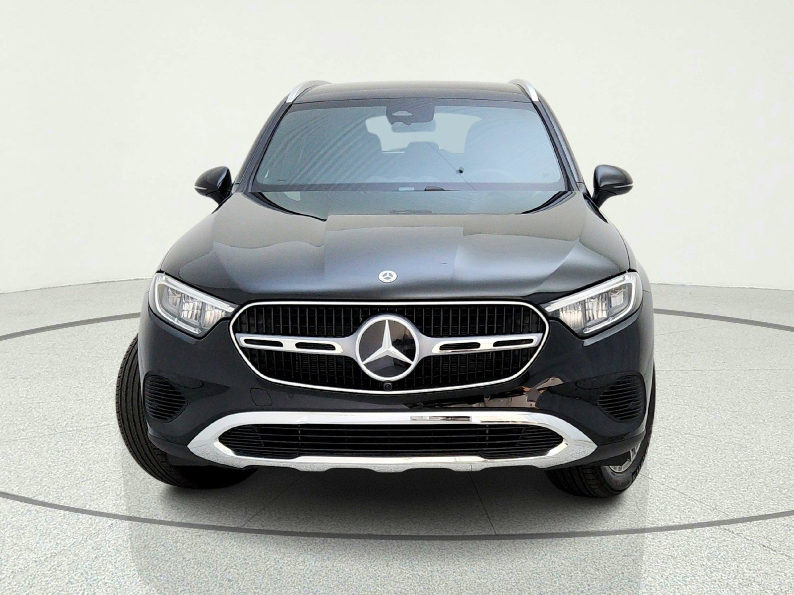Used 2025 Mercedes-Benz GLC 300 image 3