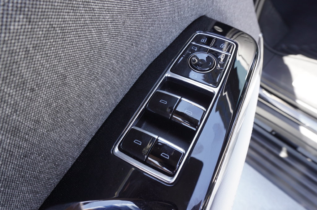 Certified 2025 Cadillac Escalade ESV V AWD/4WD image 20