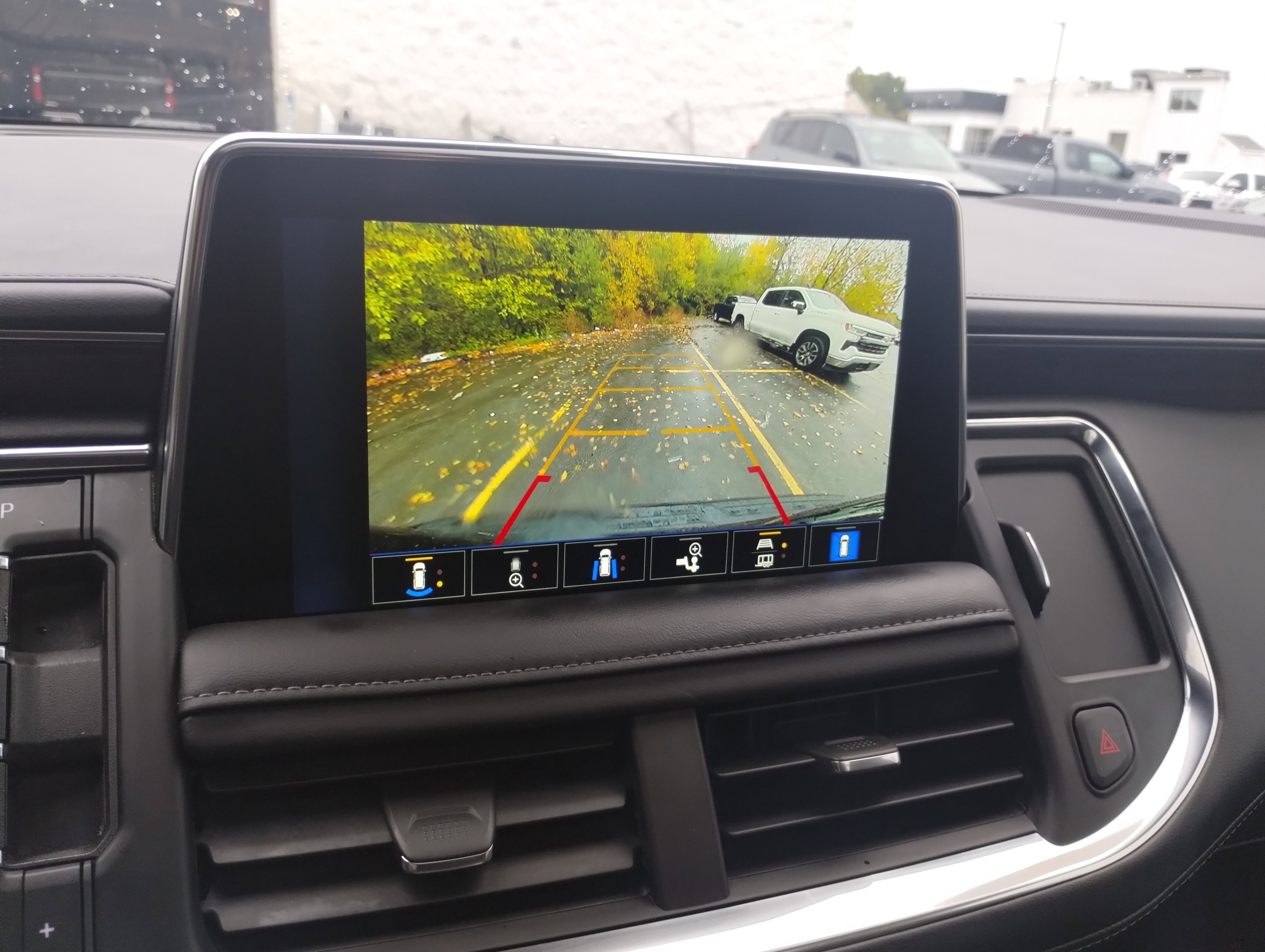 Used 2023 Chevrolet Suburban Z71 w/ Luxury Package image 25