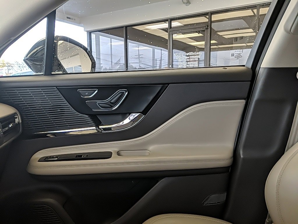 Certified 2021 Lincoln Corsair FWD w/ Equipment Group 101A image 20