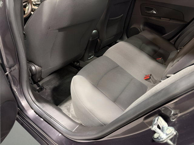Used 2016 Chevrolet Cruze LT w/ Technology Package FWD image 27