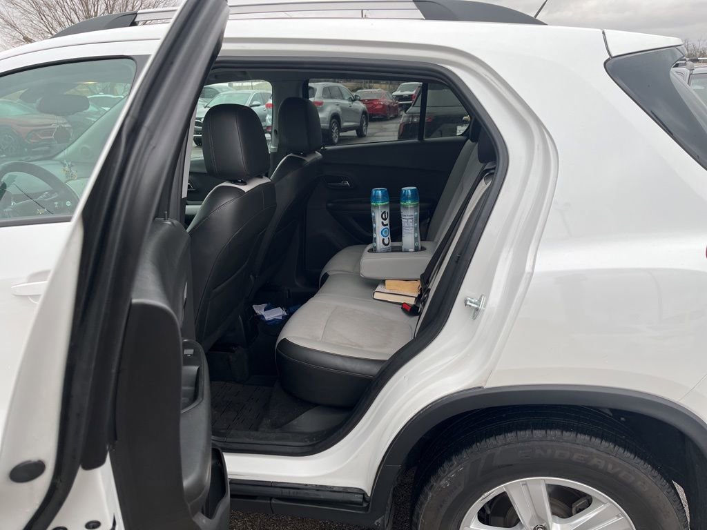 Used 2022 Chevrolet Trax LT w/ LT Convenience Package image 10