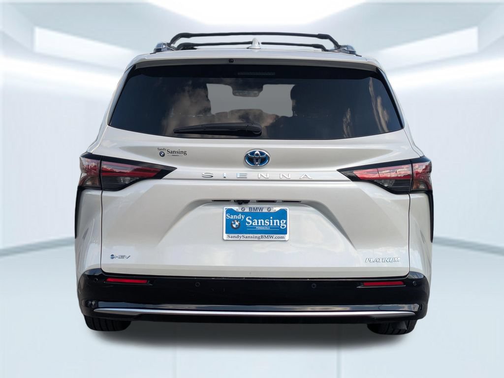 Used 2025 Toyota Sienna Platinum FWD image 4