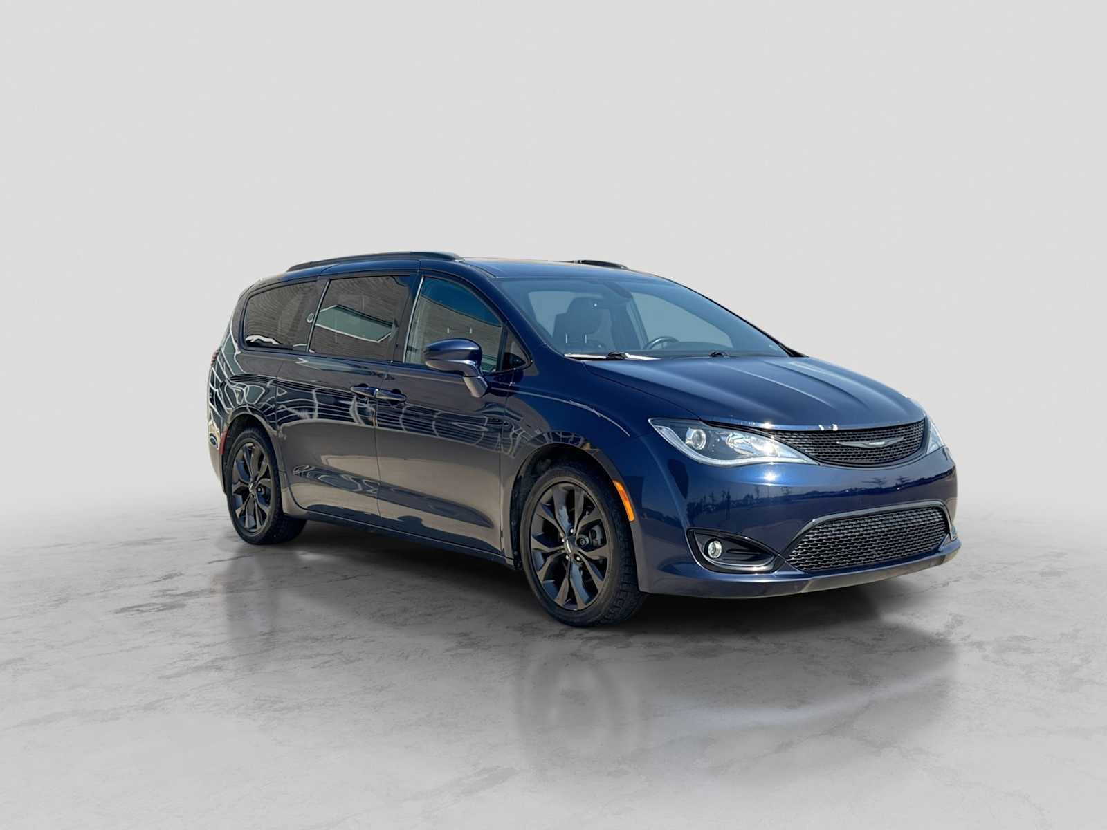 Used 2018 Chrysler Pacifica Touring-L Plus FWD image 8