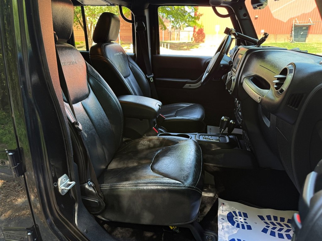 Used 2015 Jeep Wrangler Unlimited Rubicon w/ Dual Top Group AWD/4WD image 56