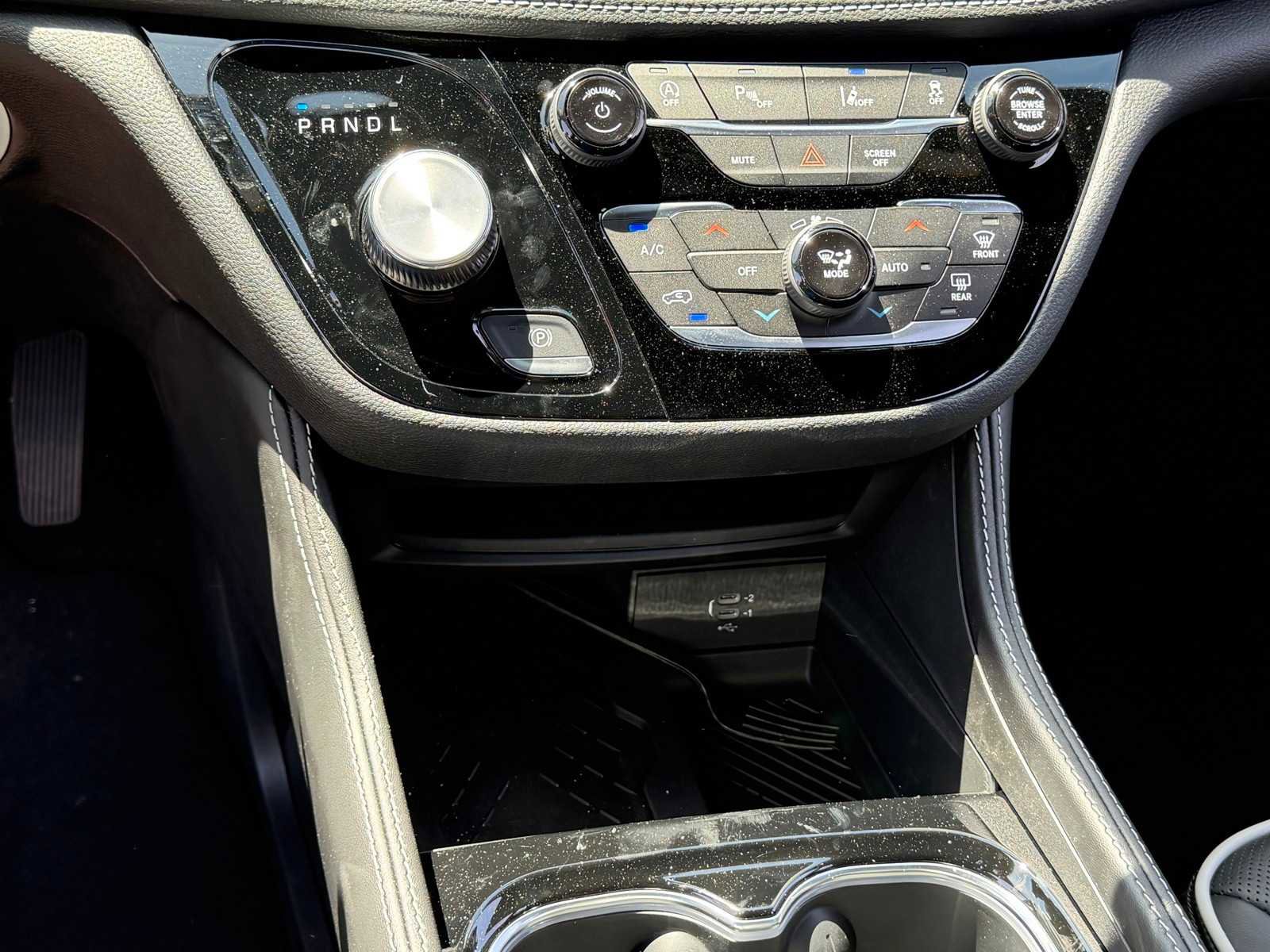 New 2026 Chrysler Pacifica Limited AWD/4WD image 18