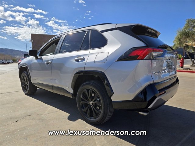 Used 2022 Toyota RAV4 SE w/ Convenience Package image 4