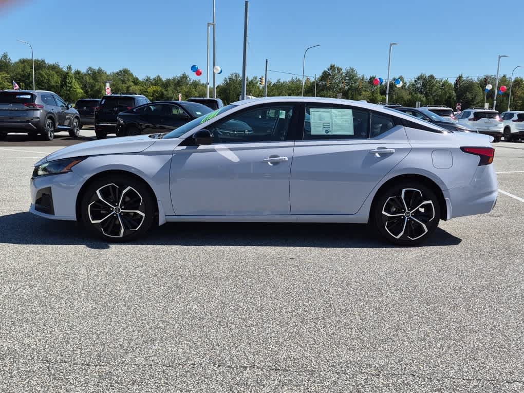 Used 2023 Nissan Altima 2.5 SR AWD/4WD image 5
