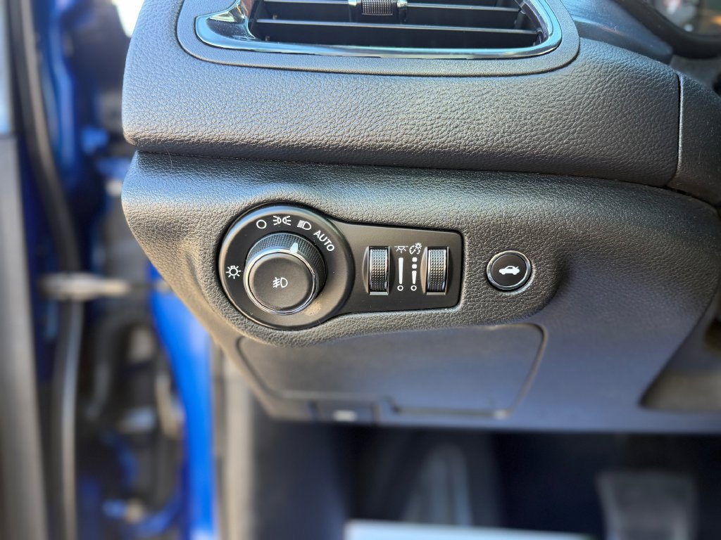 Used 2015 Chrysler 200 S w/ Navigation & Sound Group I FWD image 14