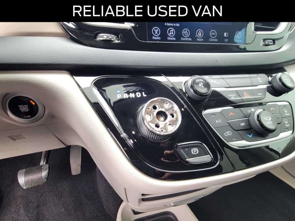 Used 2017 Chrysler Pacifica Touring-L FWD image 31