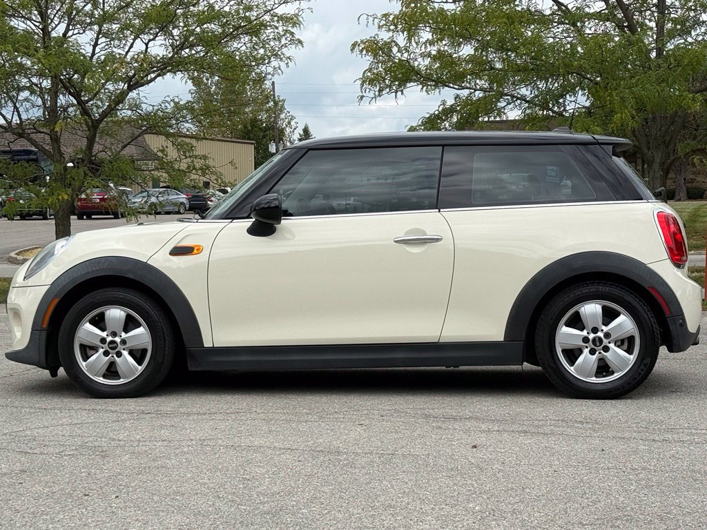 Used 2018 MINI Cooper 2-Door Hardtop FWD image 2