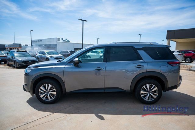 Used 2025 Nissan Pathfinder SL AWD/4WD image 2
