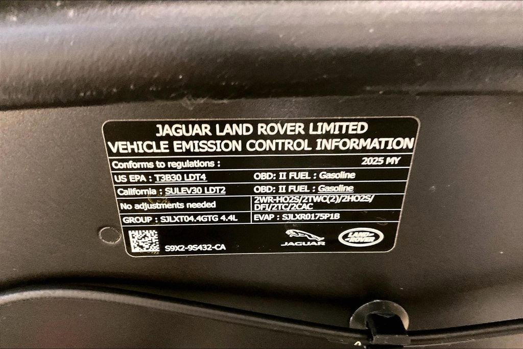 Used 2025 Land Rover Range Rover Long Wheelbase SE AWD/4WD image 32