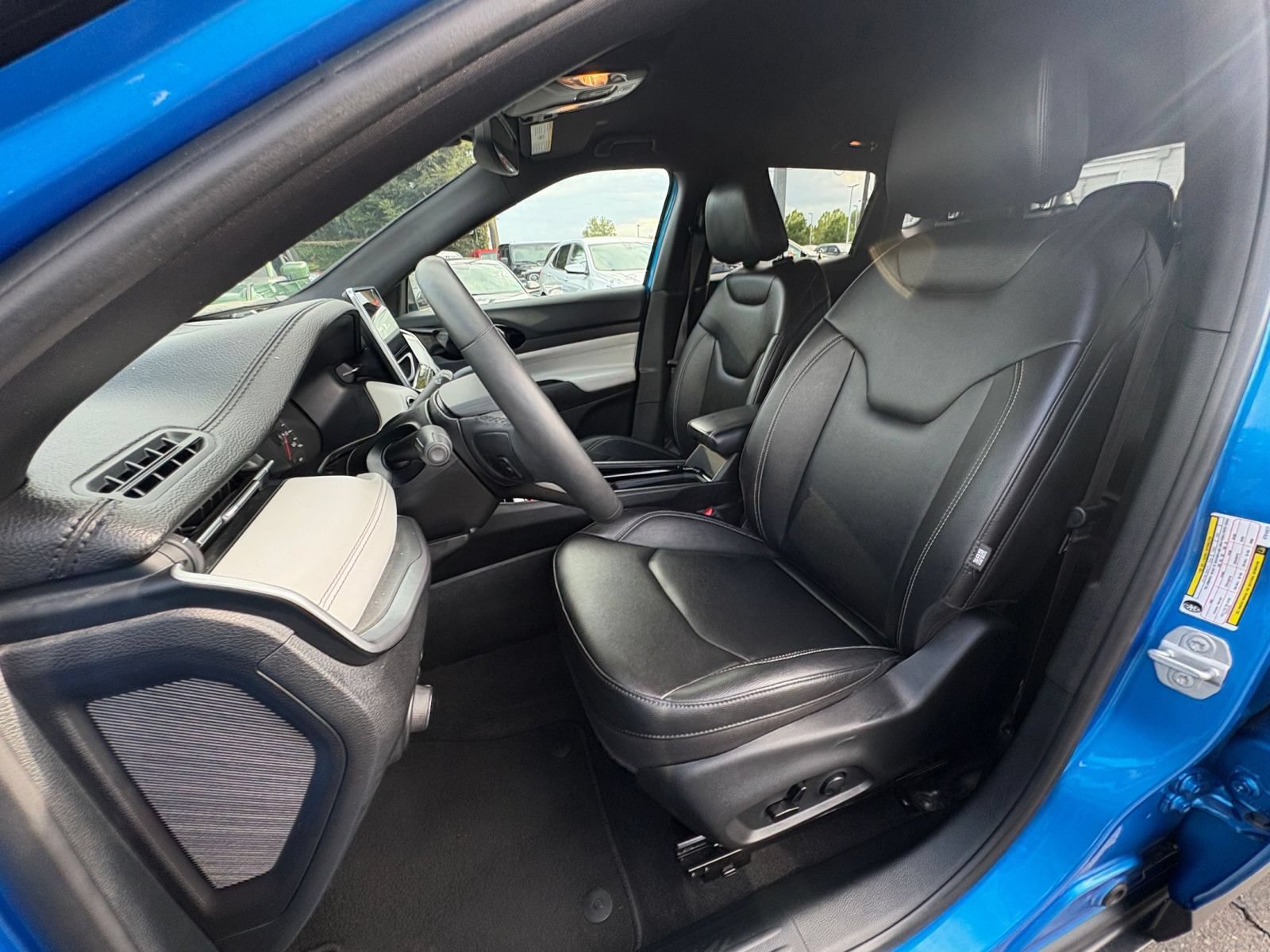 Used 2025 Jeep Compass Limited AWD/4WD image 37