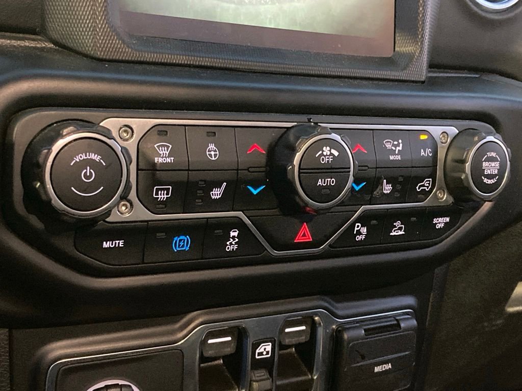 Used 2021 Jeep Wrangler Unlimited Sahara w/ Cold Weather Group AWD/4WD image 24