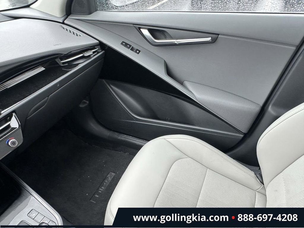 Certified 2025 Kia Niro EX FWD image 29