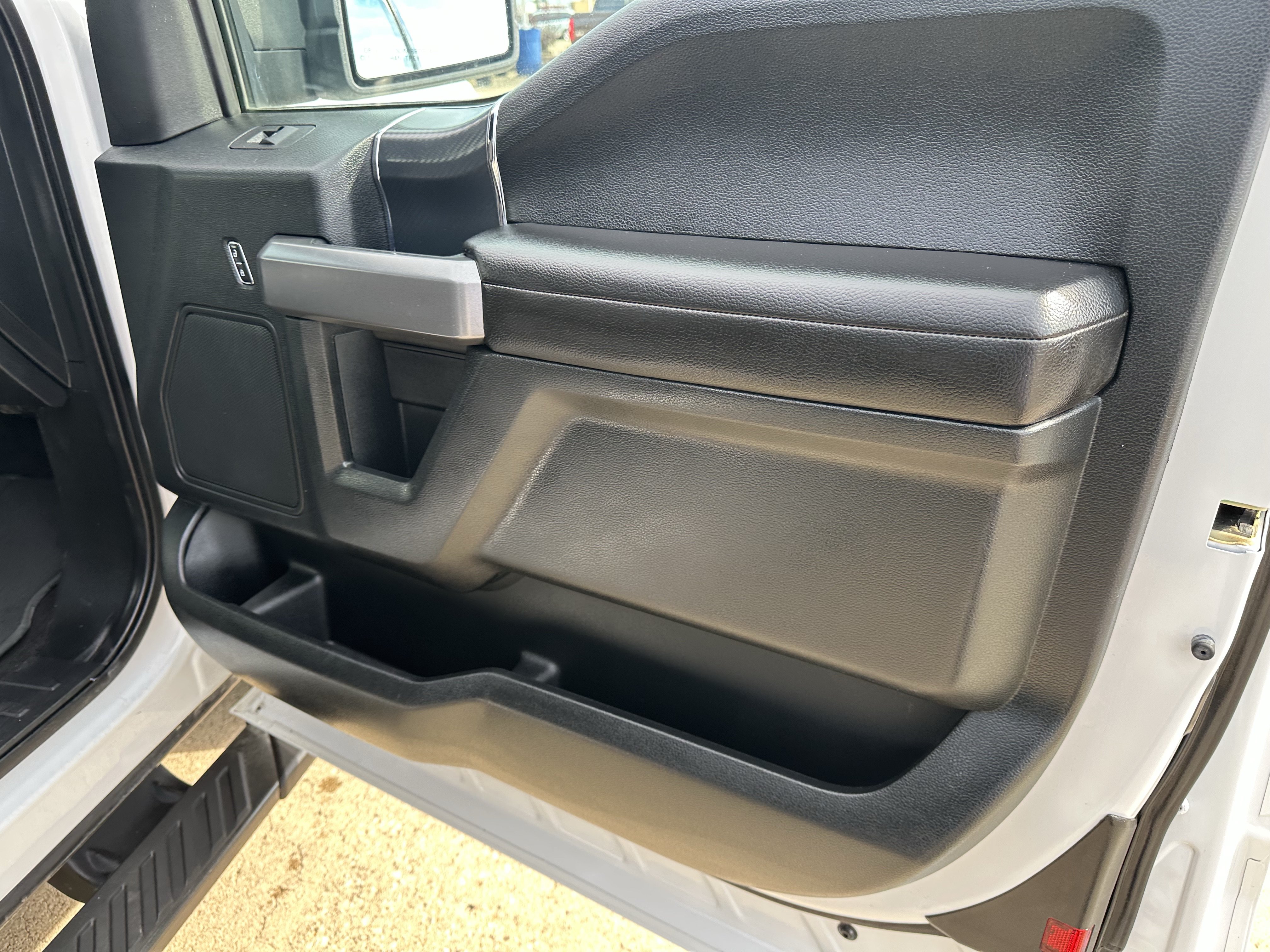 Used 2019 Ford F150 XLT w/ Equipment Group 302A Luxury AWD/4WD image 10