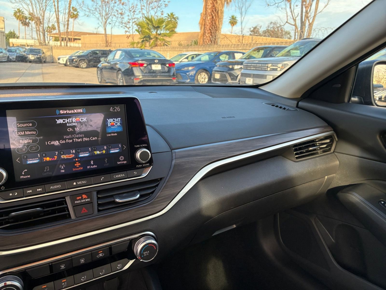 Used 2025 Nissan Altima 2.5 SV FWD image 40