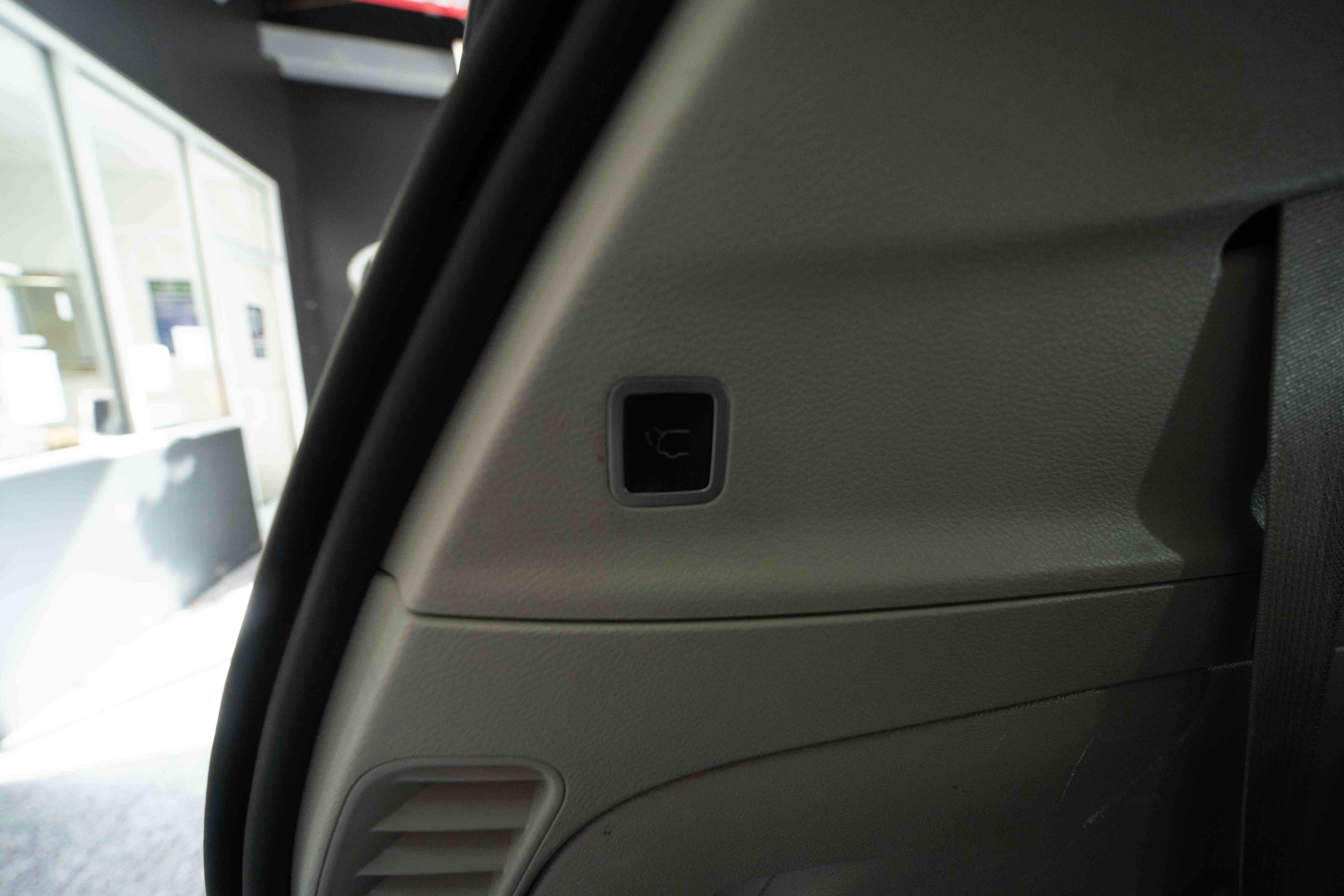 Used 2018 Chrysler Pacifica Limited FWD image 29
