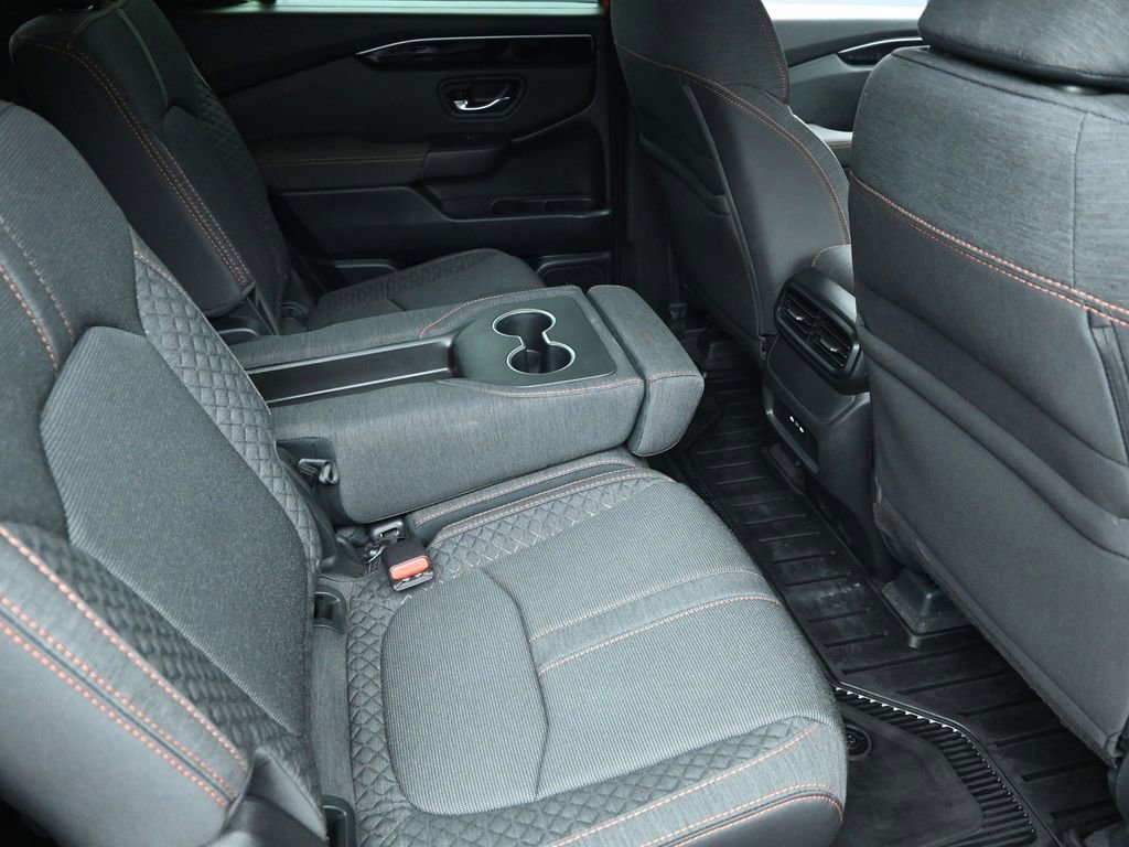 Used 2024 Honda Pilot Sport image 9