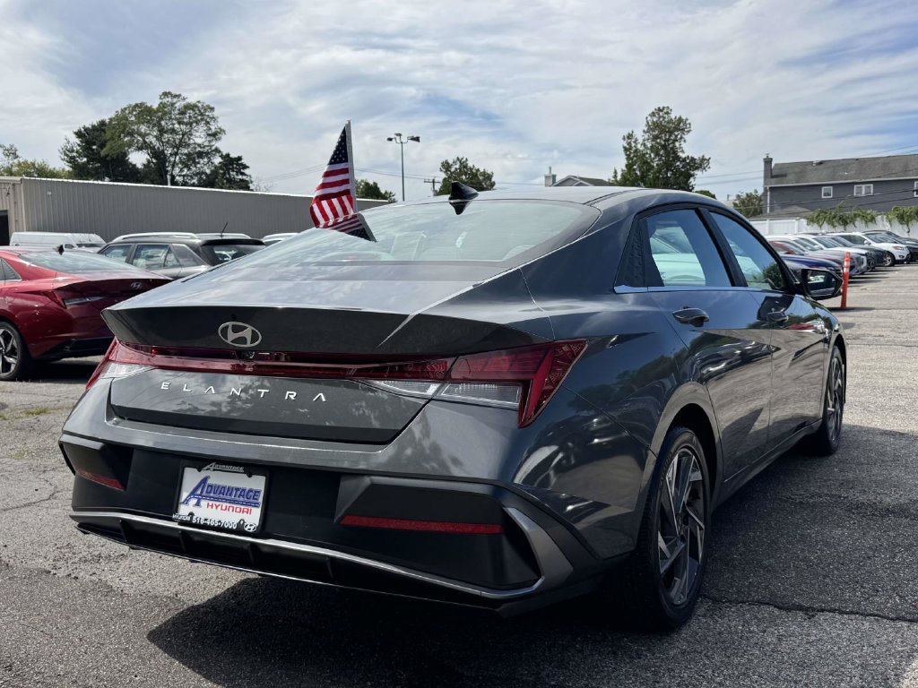Certified 2024 Hyundai Elantra SEL w/ Convenience Package FWD image 8