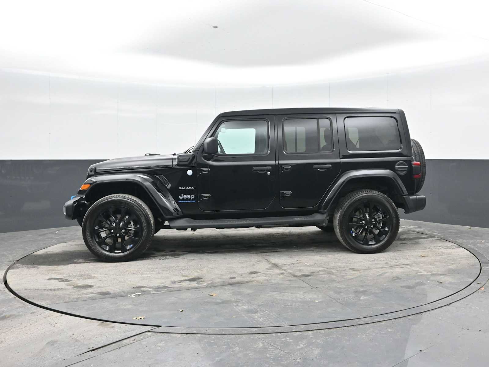 Used 2023 Jeep Wrangler Sahara w/ Cold Weather Group image 3