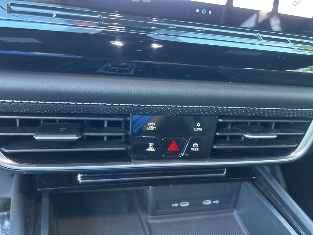 Used 2024 Volkswagen Atlas Cross Sport SE image 43