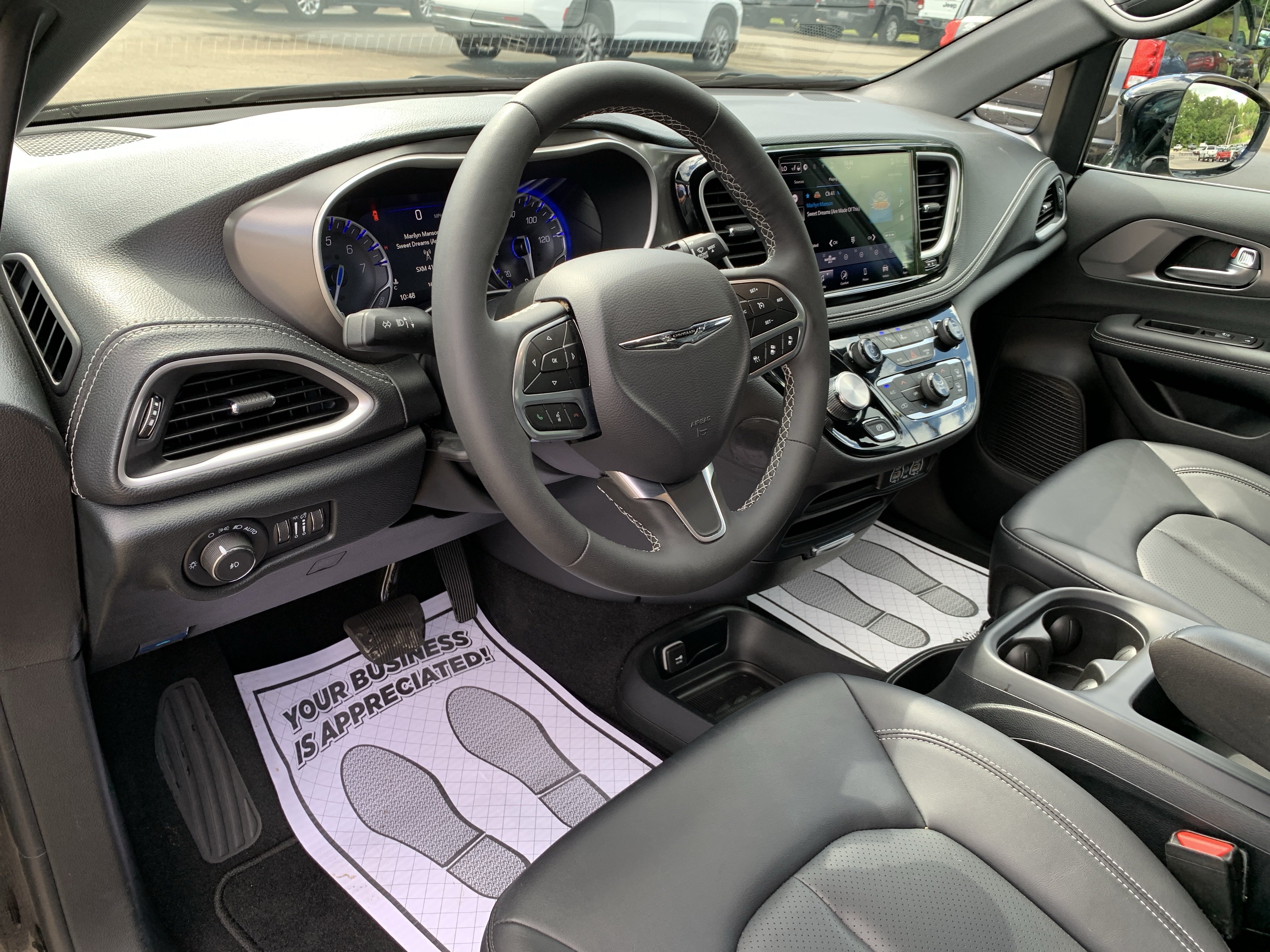 Used 2025 Chrysler Pacifica Select FWD image 29