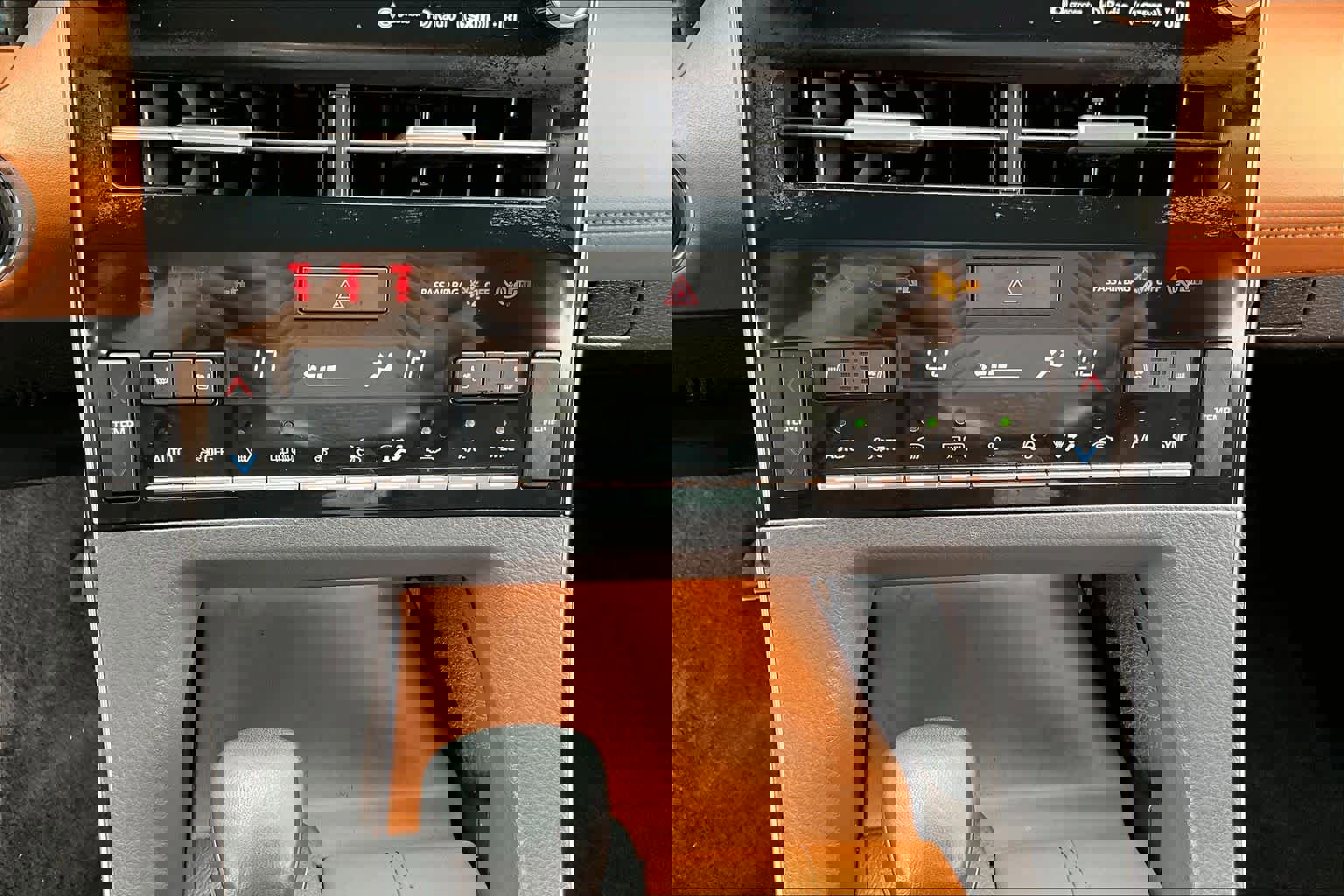 Used 2019 Toyota Avalon Limited image 33