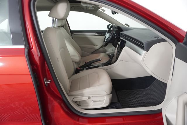 Used 2020 Volkswagen Passat 2.0T SE w/ Sunroof Package image 38