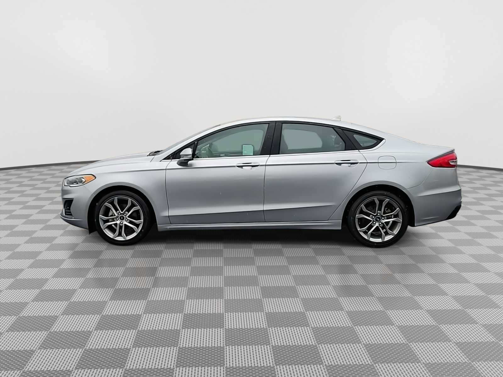 Used 2020 Ford Fusion SEL FWD image 5