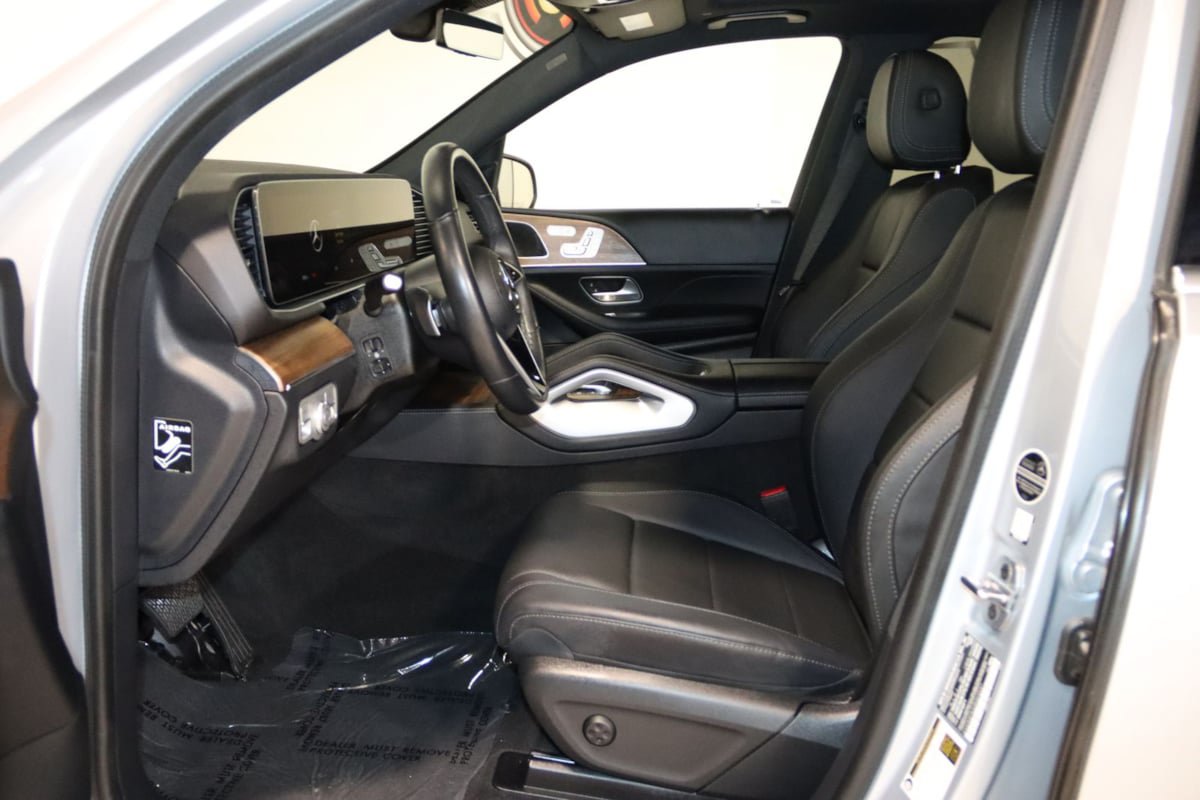 Used 2025 Mercedes-Benz GLE 350 4MATIC w/ Winter Package image 39
