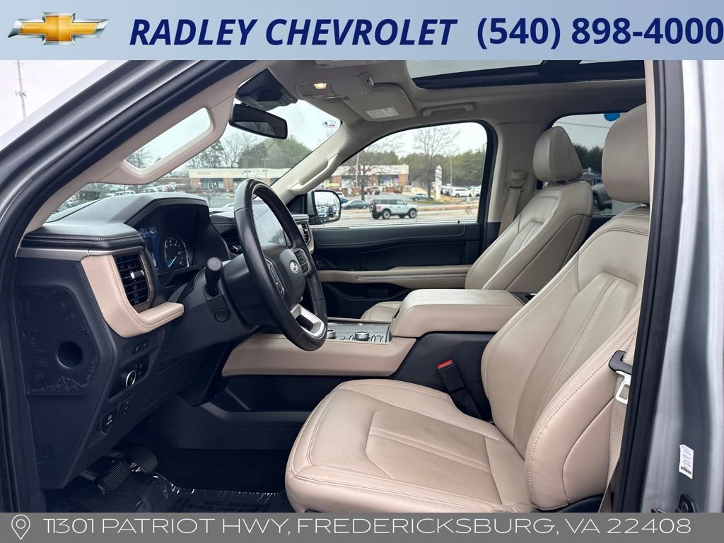 Used 2024 Ford Expedition Limited image 3
