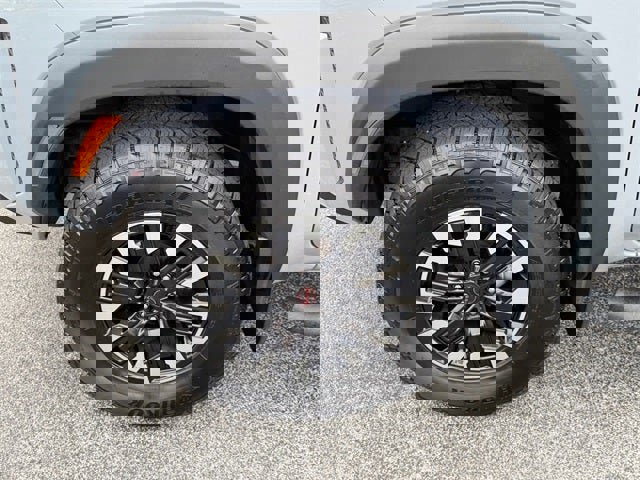 Used 2024 Nissan Frontier PRO-4X w/ Off-Road Protection Package image 13