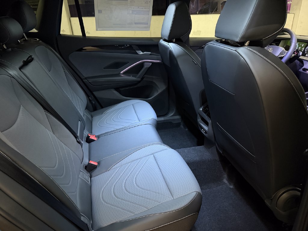New 2026 Volkswagen Tiguan SE R-Line AWD/4WD image 24