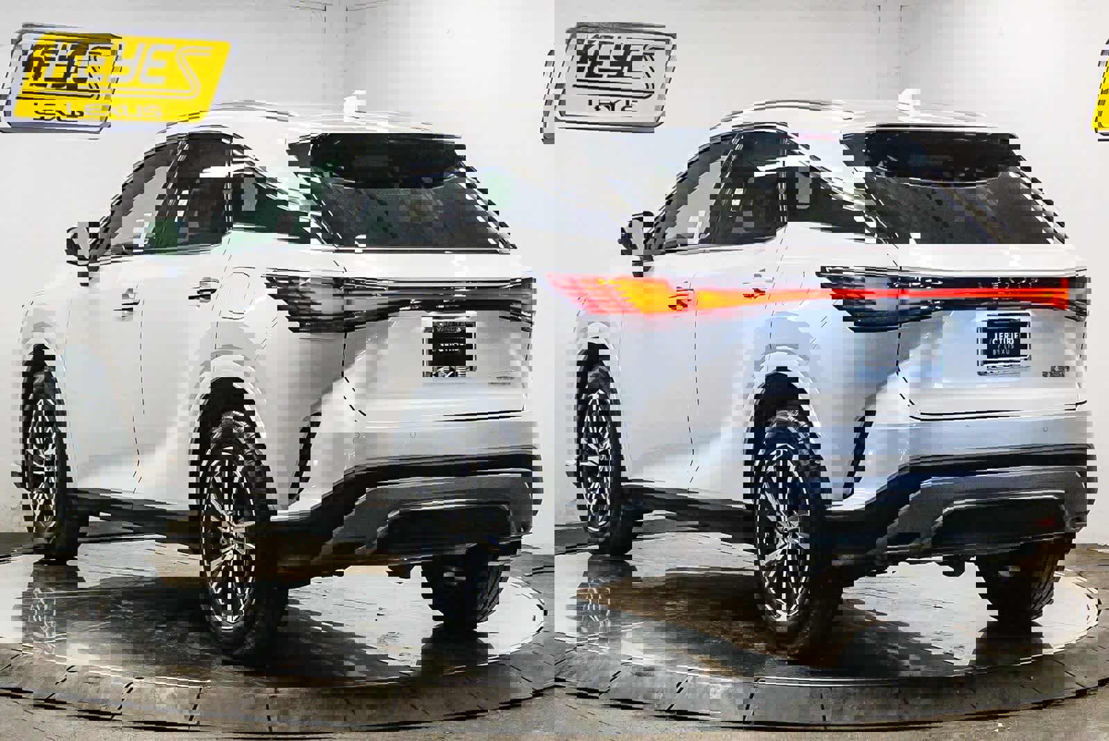 Used 2024 Lexus RX 350 FWD w/ Technology Package image 2